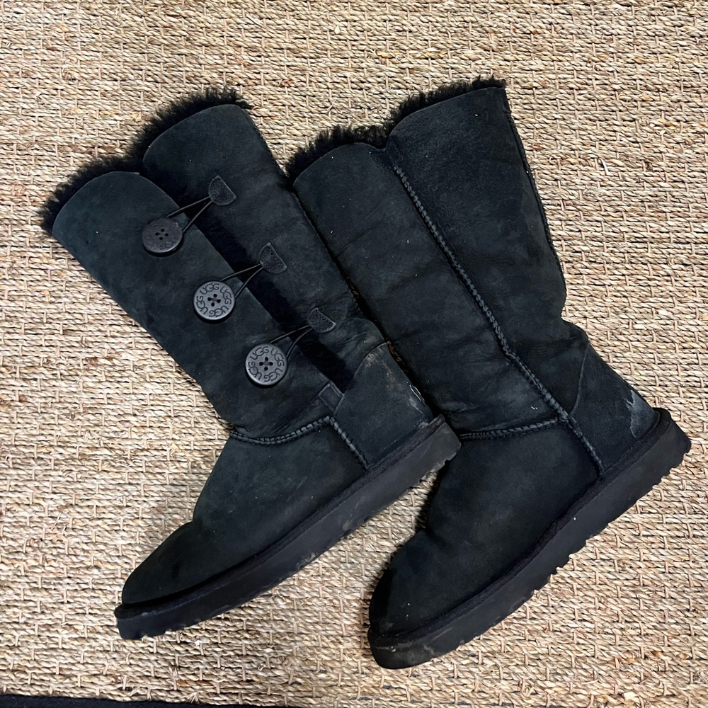 Triple Bailey Button Ugg - Size 7 - image 1